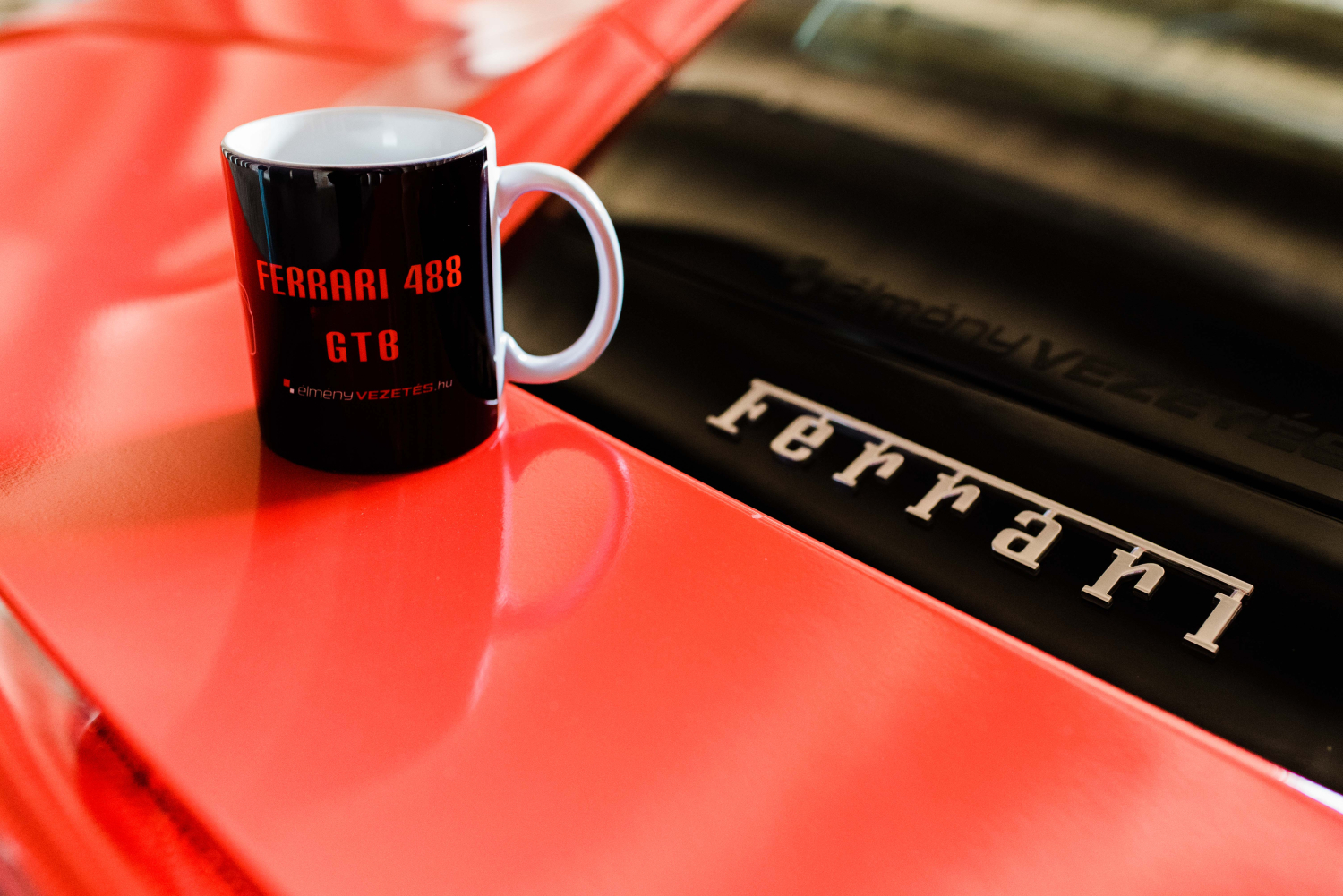 Ferrari élményvezetés mellé Ferrari ajándékok